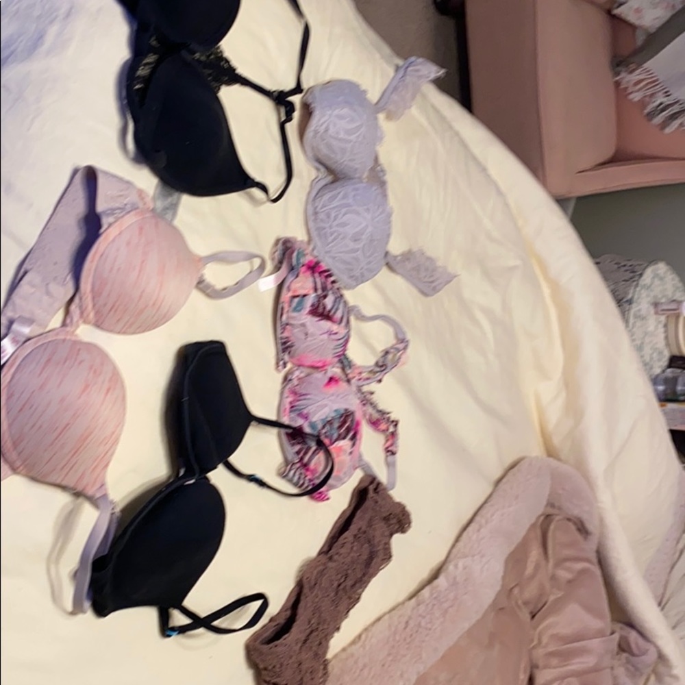 Victoria’s Secret lot and pink sets of bras 32 As